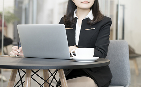 剛開(kāi)始創(chuàng)業(yè)，注冊(cè)公司還是注冊(cè)個(gè)體工商戶？