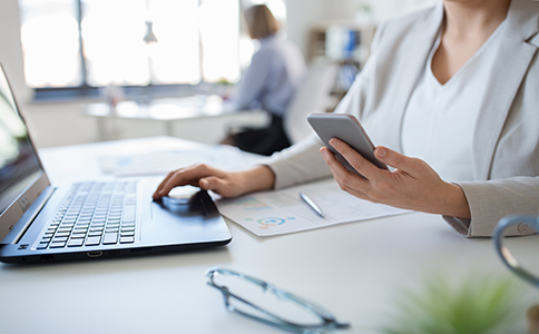 若公司注冊(cè)尋求代理服務(wù)，那么還需支付千元左右的代理服務(wù)費(fèi)用