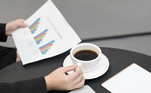 銀行開公戶時(shí)會(huì)有一些費(fèi)用。如果你選擇上海作為注冊公司